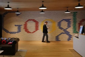 Google loses US search share, Yahoo rises